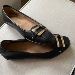 Aerosoles Black Ballet Flat with Gold Buckle. Size 9
